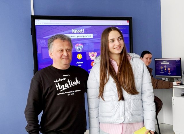  Символічні призи для ліцеїстів від кафедри німецької філології та методики навчання німецької мови 